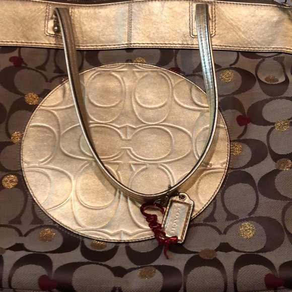 Gorgeous Coach red heart gold 15x13x4 rare find bag - Picture 11 of 12